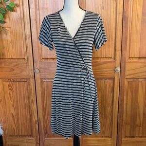 Caution To The Wind Black and White Patterned Midi V Neck Wrap Dress L     CC147